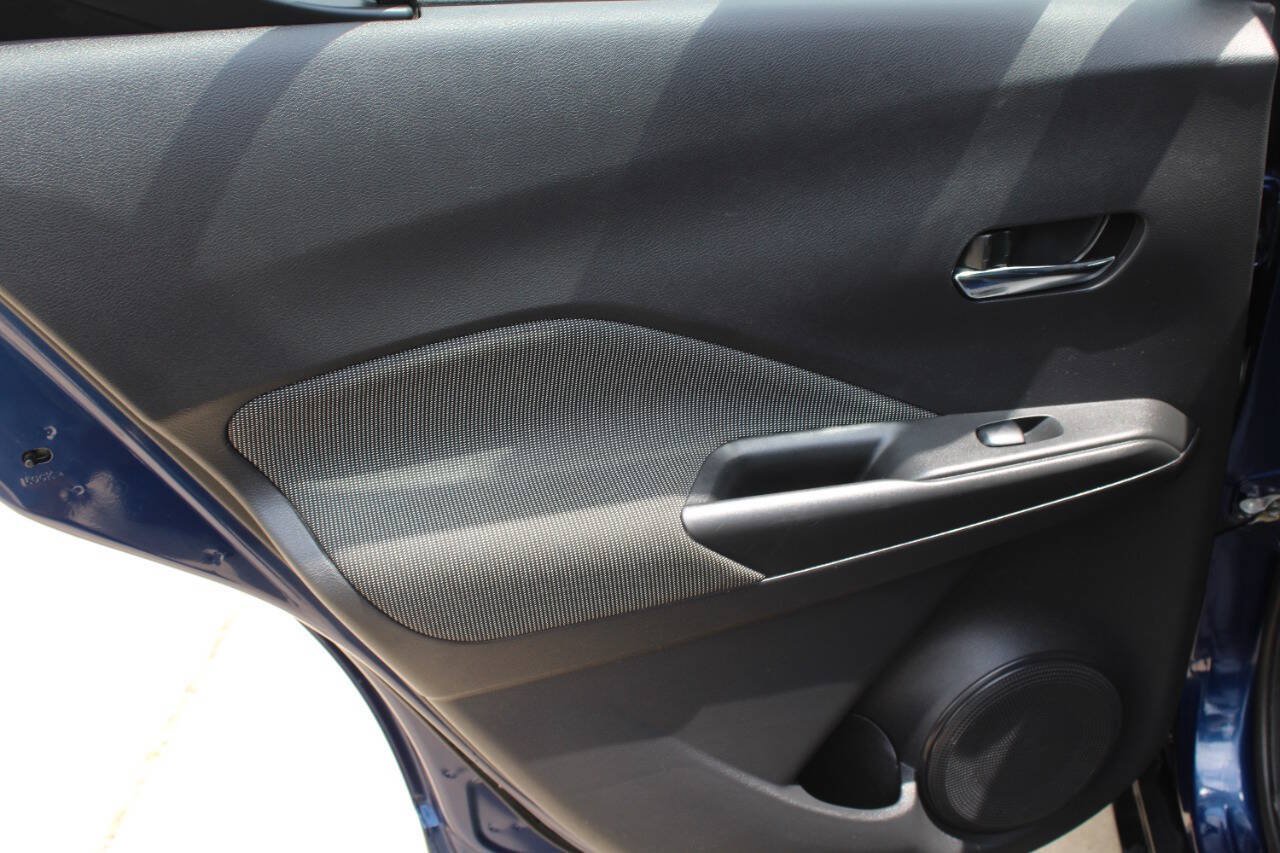 Used 2019 Nissan Kicks SV FWD image 12