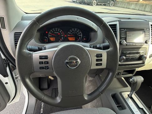 Used 2018 Nissan Frontier SV image 18