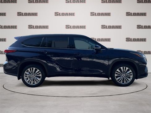 Used 2023 Toyota Highlander Platinum image 6