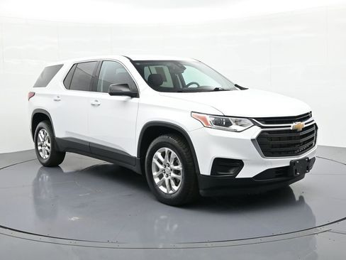Used 2021 Chevrolet Traverse LS AWD/4WD image 4