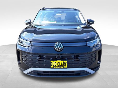 New 2025 Volkswagen Tiguan SE image 2