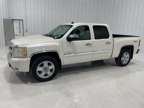 Used 2011 Chevrolet Silverado 1500 LT w/ All-Star Edition image 2