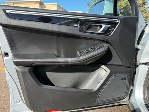 Used 2017 Porsche Macan image 14