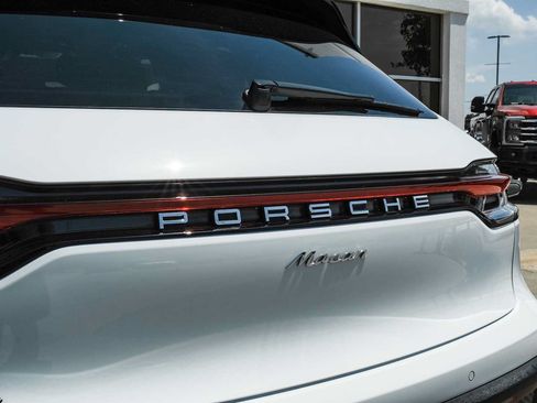 Used 2024 Porsche Macan AWD/4WD image 42