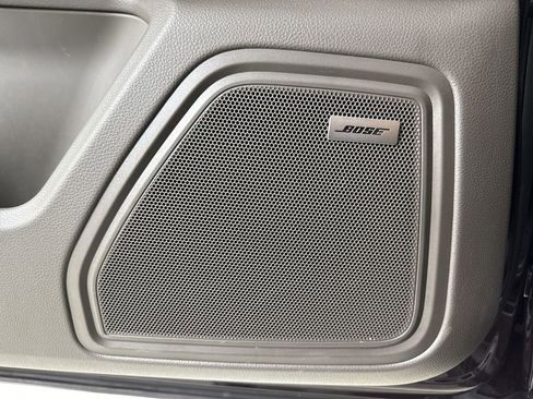 Certified 2025 Porsche Macan AWD/4WD image 35