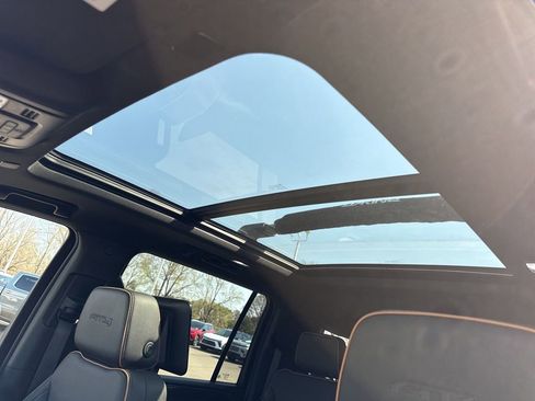 Used 2024 GMC Yukon XL AT4 w/ Technology Package image 11