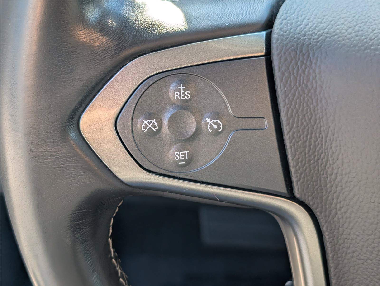 Used 2018 Chevrolet Silverado 1500 LT w/ All Star Edition AWD/4WD image 21