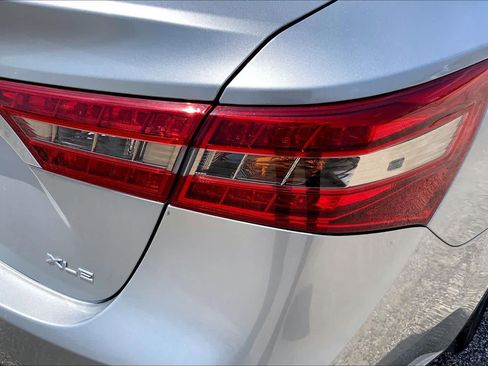Used 2016 Toyota Avalon XLE FWD image 30