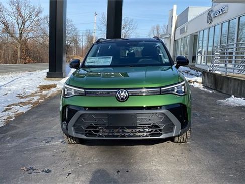 New 2026 Volkswagen Taos SE image 2