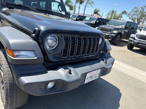 Used 2025 Jeep Wrangler Unlimited Sport AWD/4WD image 11