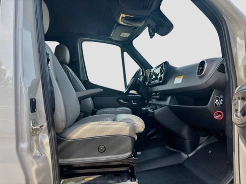 Used 2024 Mercedes-Benz Sprinter 2500 image 24
