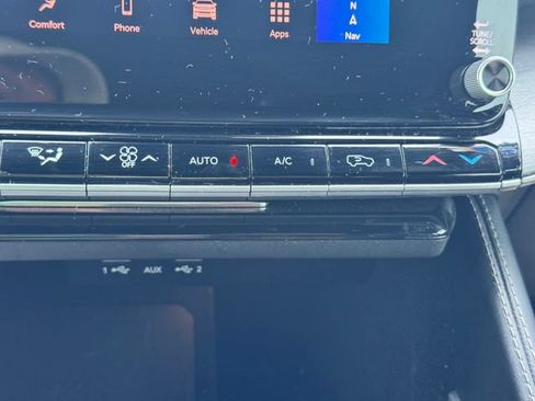 Certified 2025 Jeep Wagoneer Series II w/ Convenience Group I AWD/4WD image 40