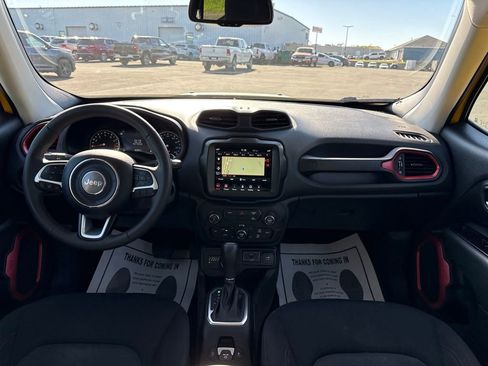Used 2023 Jeep Renegade Trailhawk AWD/4WD image 13