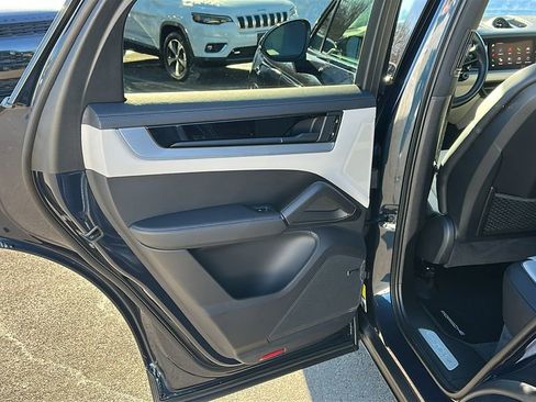 Used 2024 Porsche Cayenne Base image 20