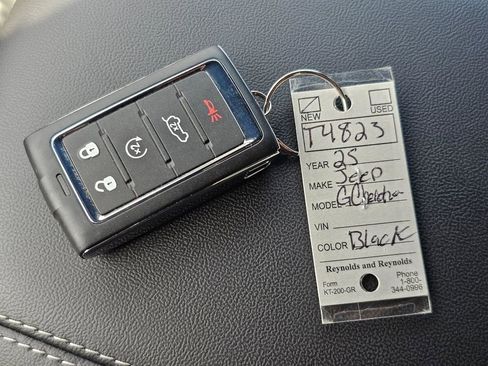 New 2025 Jeep Grand Cherokee Altitude image 31