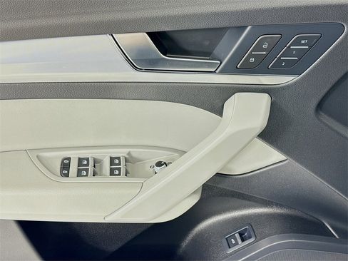 Used 2024 Audi Q5 2.0T Premium image 11