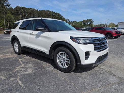 New 2026 Ford Explorer Active RWD image 2