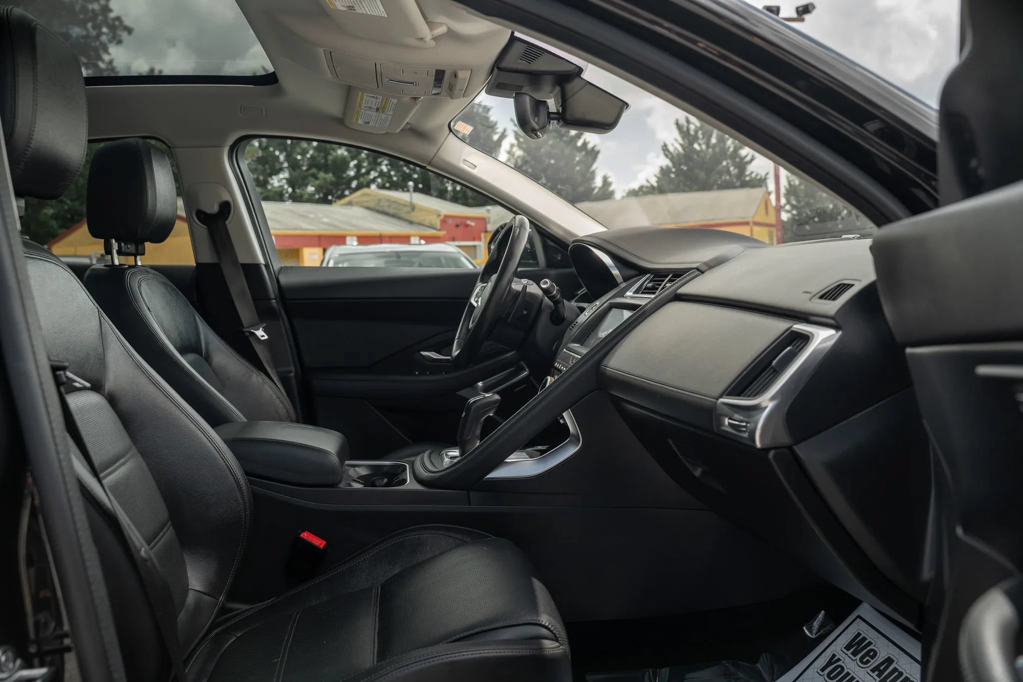 Used 2020 Jaguar E-PACE SE AWD/4WD image 12