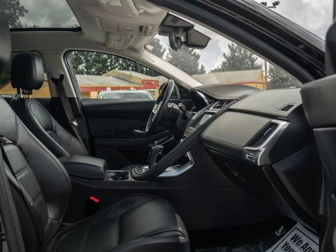 Used 2020 Jaguar E-PACE SE image 12