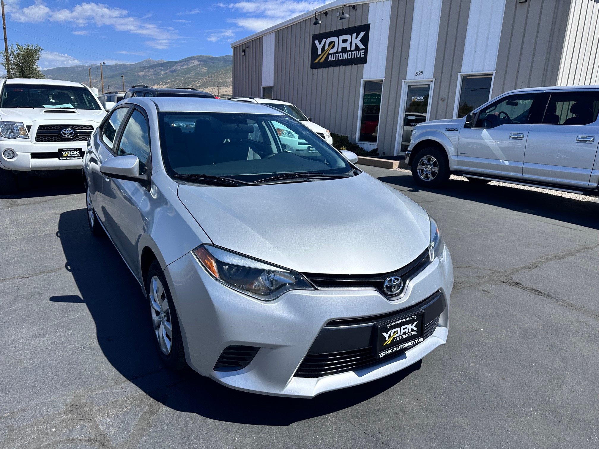 Used 2016 Toyota Corolla LE FWD image 1