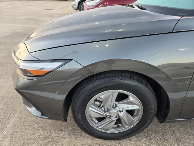 Used 2026 Hyundai Elantra SE FWD image 7
