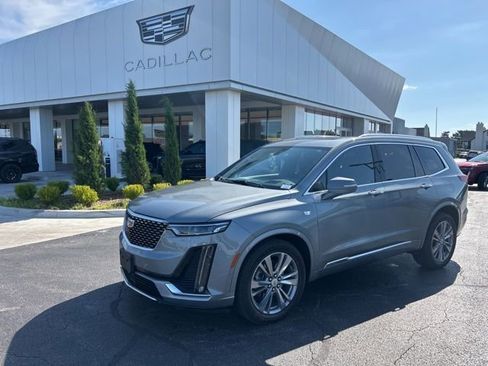Used 2023 Cadillac XT6 Premium Luxury w/ Technology Package AWD/4WD image 2