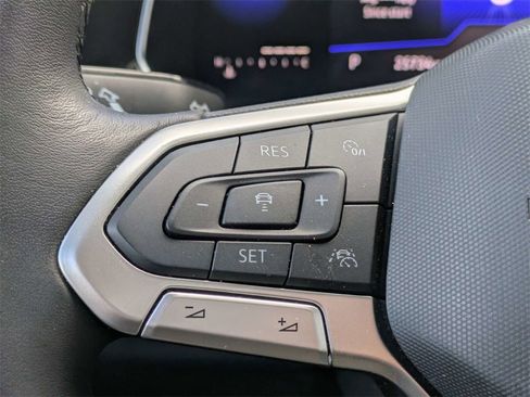 Certified 2022 Volkswagen Jetta SE image 31