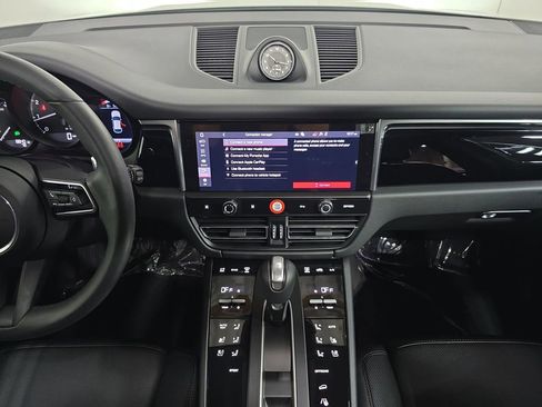 Certified 2025 Porsche Macan AWD/4WD image 16