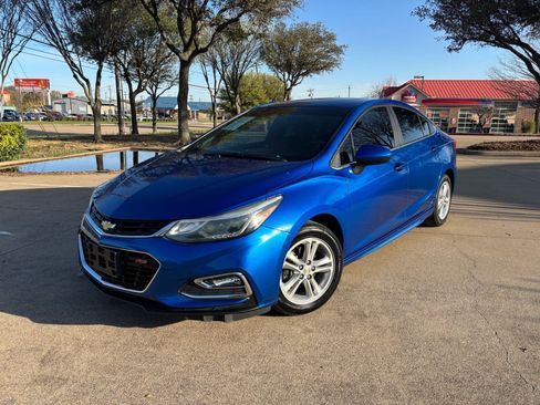 Used 2018 Chevrolet Cruze LT w/ Sun And Sound Package image 1
