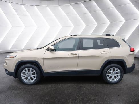 Used 2015 Jeep Cherokee Latitude w/ Cold Weather Group AWD/4WD image 3