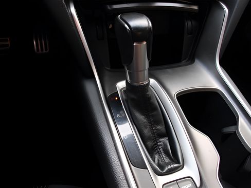 Used 2018 Honda Accord Sport image 17