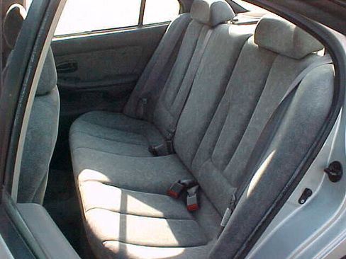 Used 2003 Hyundai Elantra GLS image 10
