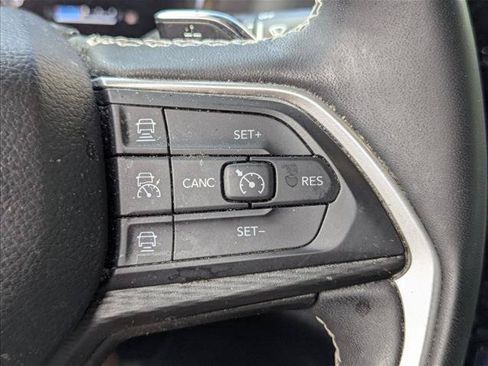 Used 2025 Jeep Grand Cherokee Laredo X w/ Luxury Tech Group I AWD/4WD image 12