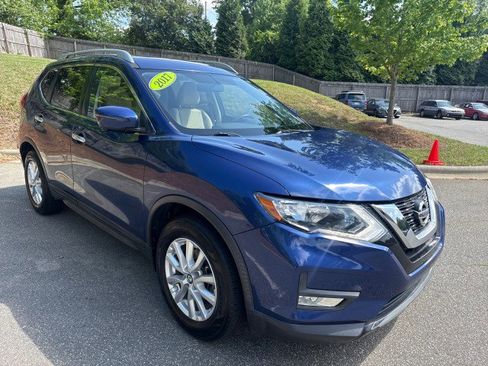 Used 2017 Nissan Rogue SV w/ SV Premium Package FWD image 1