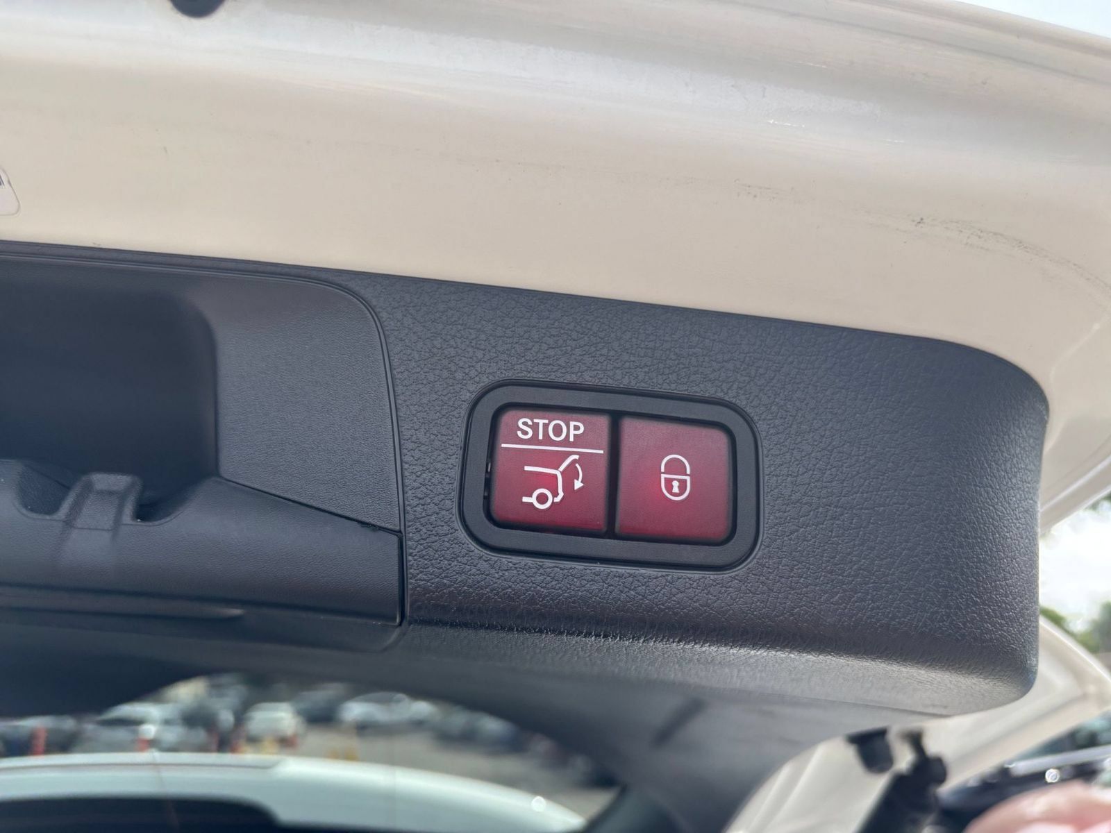 Used 2025 Mercedes-Benz GLB 250 4MATIC image 22