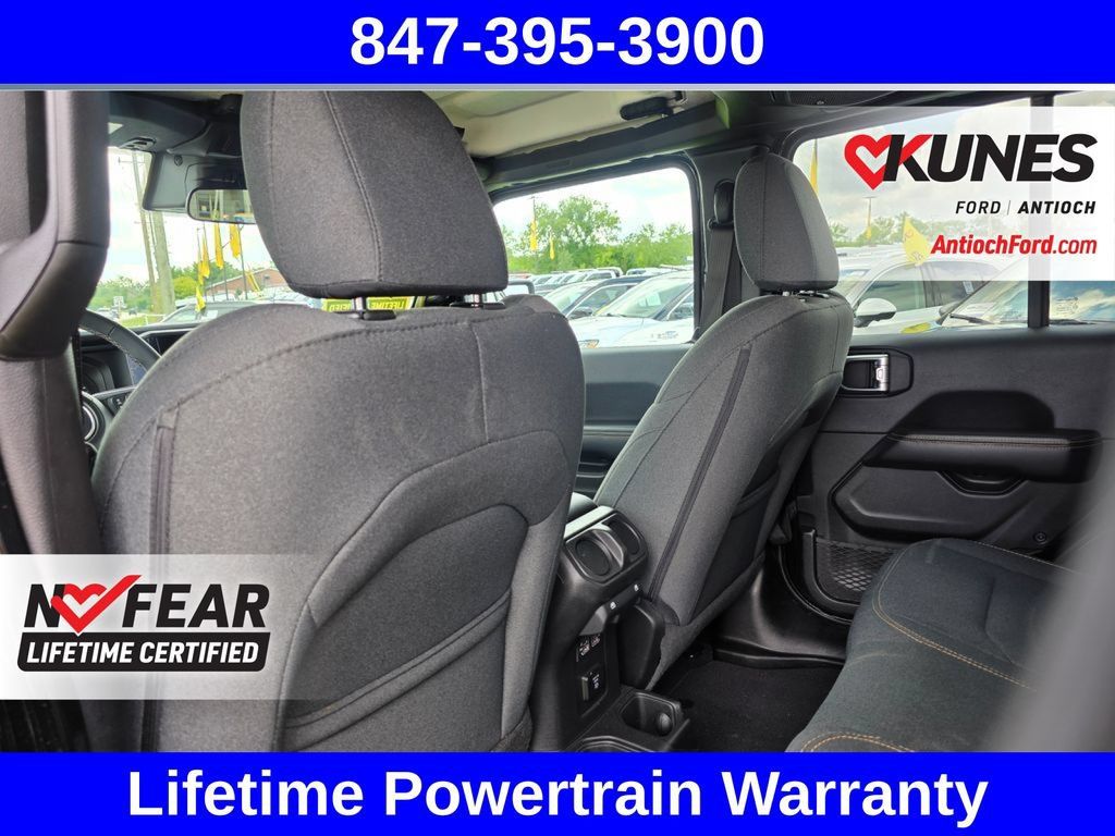 Used 2025 Jeep Wrangler Unlimited Sahara AWD/4WD image 29