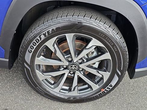 Used 2025 Toyota Corolla Cross XLE w/ Convenience Package AWD/4WD image 8