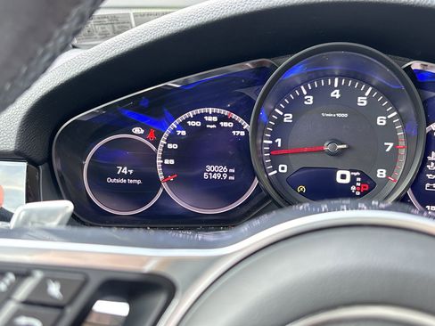 Certified 2022 Porsche Cayenne Platinum Edition image 26