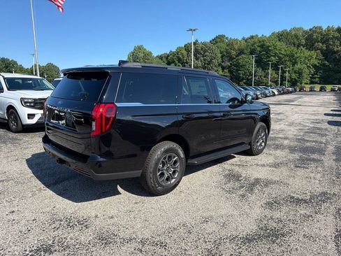 New 2026 Ford Expedition Active RWD image 3