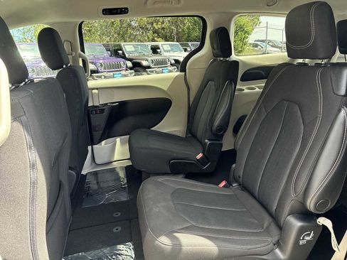 Certified 2023 Chrysler Voyager LX FWD image 23