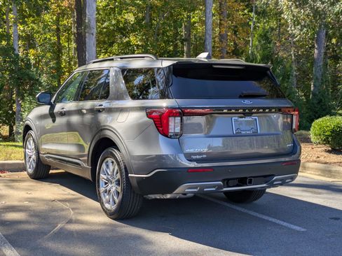 New 2026 Ford Explorer Active w/ Active Comfort Package image 5