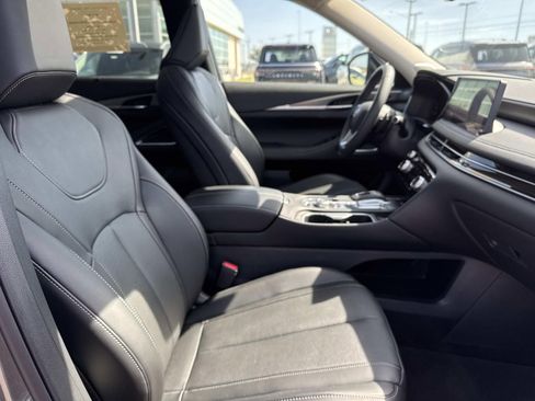 Certified 2025 INFINITI QX60 Luxe image 15