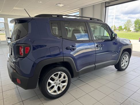 Used 2017 Jeep Renegade Latitude AWD/4WD image 5