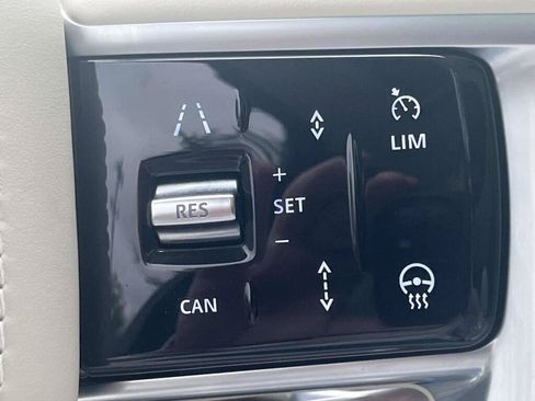 Used 2025 Land Rover Range Rover SE AWD/4WD image 33