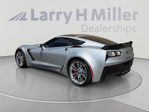 Used 2016 Chevrolet Corvette Z06 w/ 3LZ Preferred Equipment Group RWD image 3