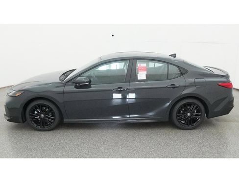 New 2026 Toyota Camry SE image 3