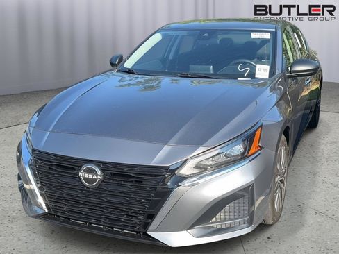 Used 2024 Nissan Altima 2.5 SV FWD image 3