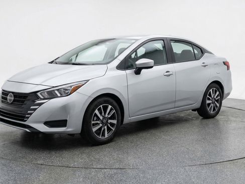 Used 2025 Nissan Versa SV FWD image 3