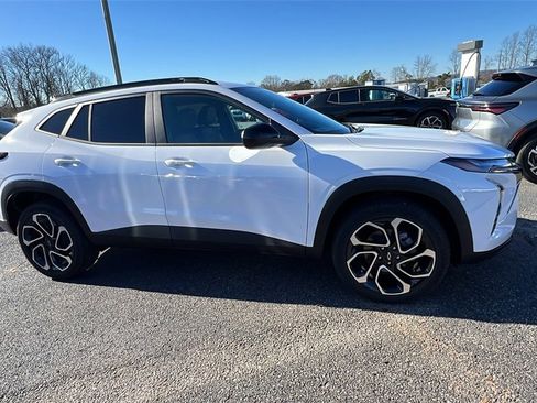 New 2026 Chevrolet Trax RS w/ Sunroof Package image 4