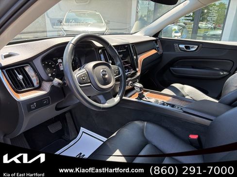 Used 2021 Volvo XC60 T5 Momentum AWD/4WD image 29